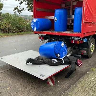 FW Beverungen: Gemeinsames Zirkeltraining stärkt Zusammenarbeit über Grenzen hinweg / Feuerwehren und Rettungsdienste aus dem Dreiländereck üben in Beverungen
