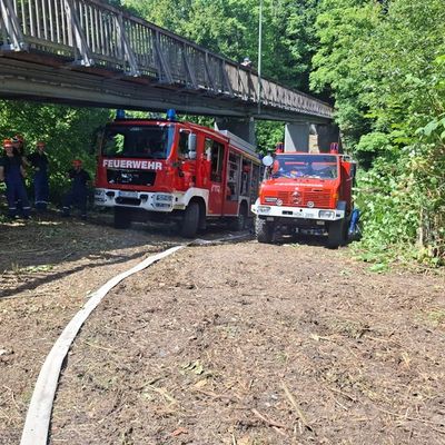FW-AR: Jahresübung der Jugendfeuerwehr Arnsberg: Einsatz unter realistischen Bedingungen
