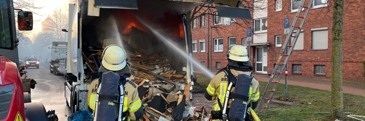 FW Bremerhaven: Brand eines Müllfahrzeugs in Geestemünde