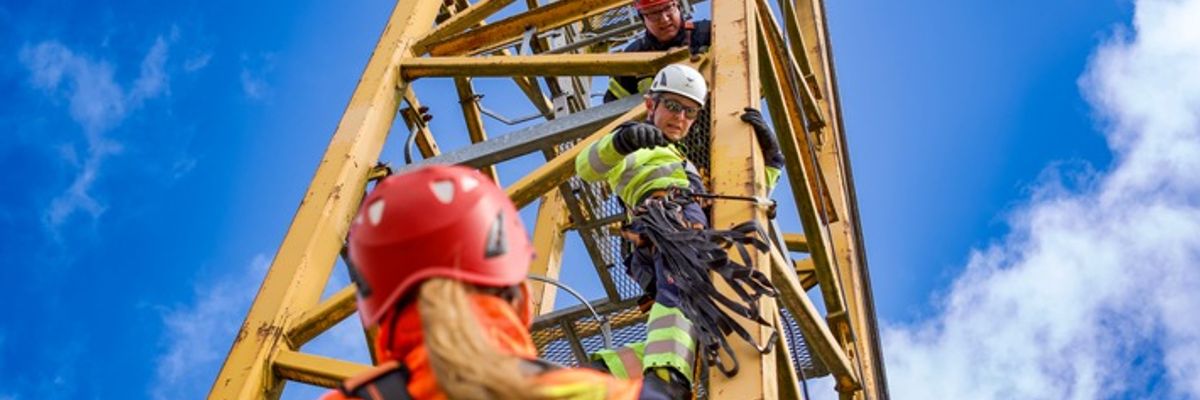 FW-OLL: Fortbildung zur Absturzsicherung bei der Kreisfeuerwehr Landkreis Oldenburg