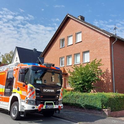 FW Paderborn: Verpuffung bei Bauarbeiten an Gasleitung - zwei Personen verletzt