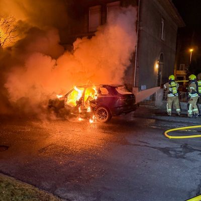 FW-DT: Nächtlicher PKW-Brand