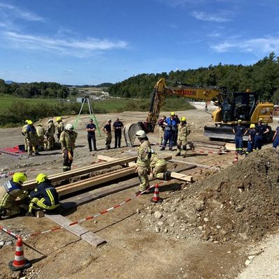 FW Konstanz: Gemeinsame Übung - Tiefbauunfall auf einer Baustelle