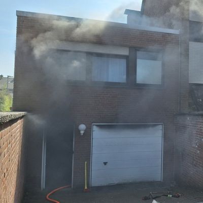 FW Bocholt: Garagenbrand mit Ausbreitung auf Wohnhaus