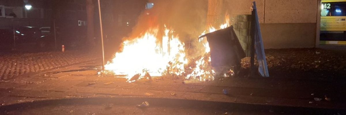 FW-DO: Balkonbrände und einige kleine Feuer in der Silvesternacht - Feuerwehr und Rettungsdienst ziehen Bilanz