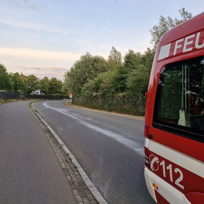 FW Reichenau: PKW verliert auf dem gesamten Gemeindegebiet Betriebsstoffe, Reichenau, 26.06.2025
