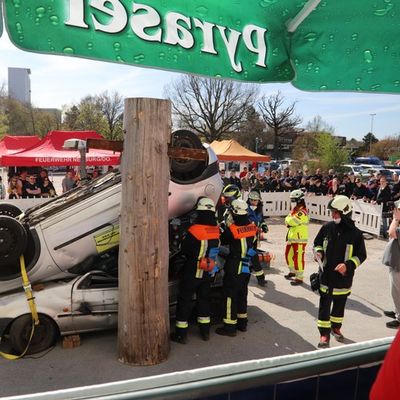 Feuerwehr Nürnberg: Auftaktveranstaltung des 150. Jubiläums der Berufsfeuerwehr Nürnberg bei bestem Wetter - Erste offene Bayerische Meisterschaften in der Unfallrettung in Nürnberg