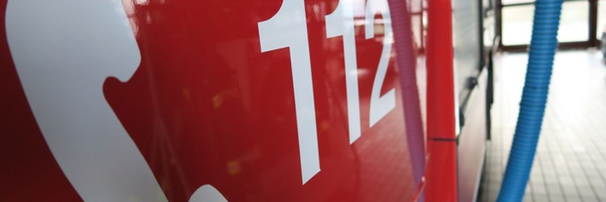 FW-OB: Kellerbrand in Oberhausen - Zwei Personen über Drehleiter gerettet