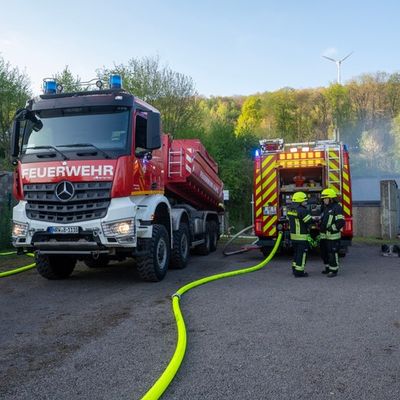 FW-OE: Großübung im Erbscheidtunnel: Feuerwehren aus Olpe und Attendorn proben den Ernstfall