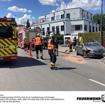 FW-M: Schweres Gerät zur schonenden Rettung (Aubing)