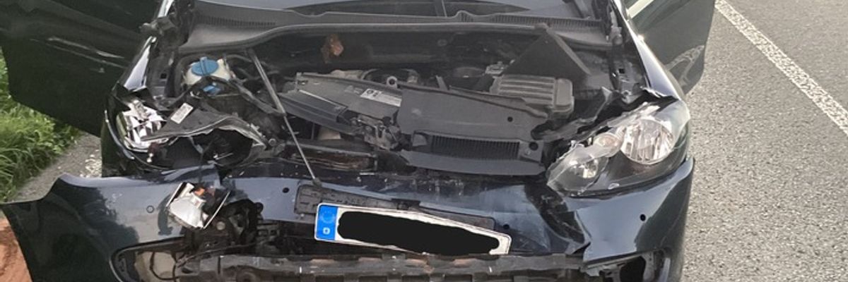 FW Paderborn: Verkehrsunfall mit zwei Pkw auf der B64