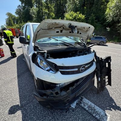 FW VG Westerburg: Verkehrsunfall auf B8 bei Hahn am See fordert vier Verletzte