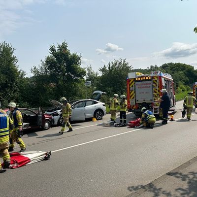 FW Weinheim: Frontalzusammenstoß auf der Zeppelinbrücke