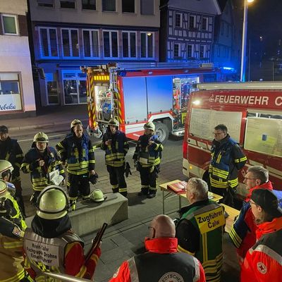 KFV-CW: Großbrand fordert Einsatzkräfte in Calwer Innenstadt - Zwei Leichtverletzte im Krankenhaus behandelt