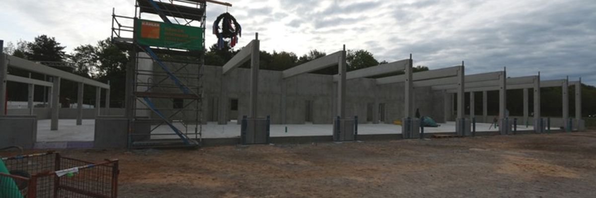 RKiSH: Richtfest für neue Rettungswache Nordoe: Klinikum Itzehoe und RKiSH stärken die Notfallversorgung der Region Rohbau steht nach weniger als fünf Monaten Bauzeit | Einzug für Dezember 2026 geplant