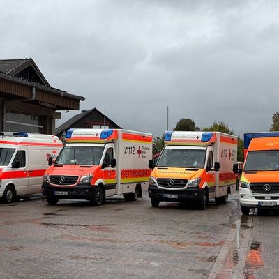 FW Beverungen: Gemeinsames Zirkeltraining stärkt Zusammenarbeit über Grenzen hinweg / Feuerwehren und Rettungsdienste aus dem Dreiländereck üben in Beverungen