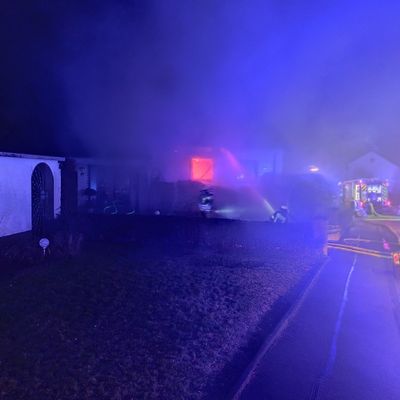 FW-EN: Ausgedehnter Brand in einem Einfamilienhaus