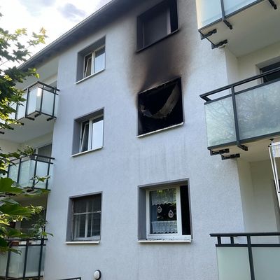 FW-MH: Zimmerbrand mit Person