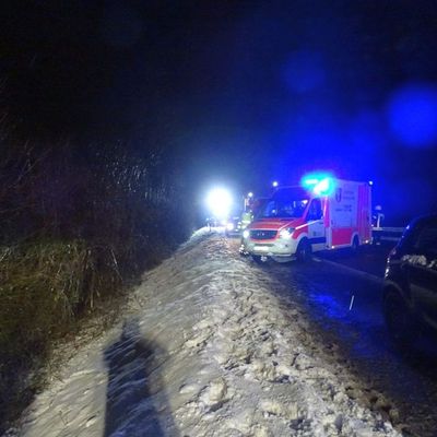 FW Sonsbeck: Verkehrsunfall zwischen PKW und LKW auf der A57