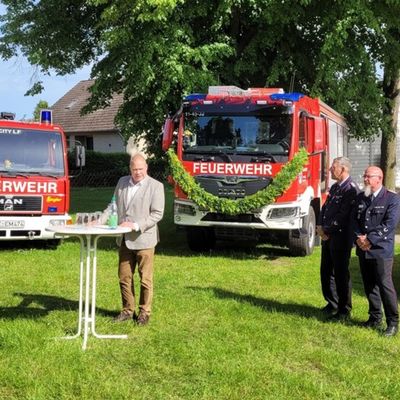 FW Helmstedt: Übergabe des neuen Löschgruppenfahrzeuges LF 10