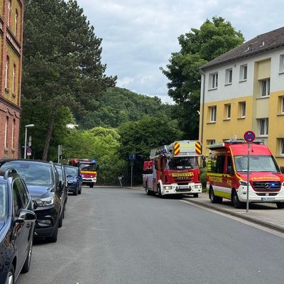 FW-EN: Einsatzreicher Montag mit Brand im Gebäude