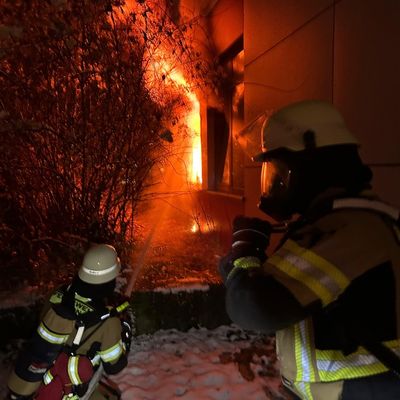 FW-HAAN: Grundschule Bollenberg: Brand zerstört Teile des Verwaltungsbereichs