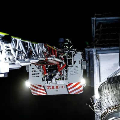 FW-MK: Feuerwehr rettet 11 Personen aus verrauchtem Gebäude