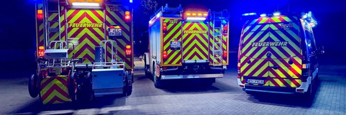 FW Hünxe: Feuerwehrfahrzeuge erhalten neue Heckwarnbeklebung zur Erhöhung der Sicherheit