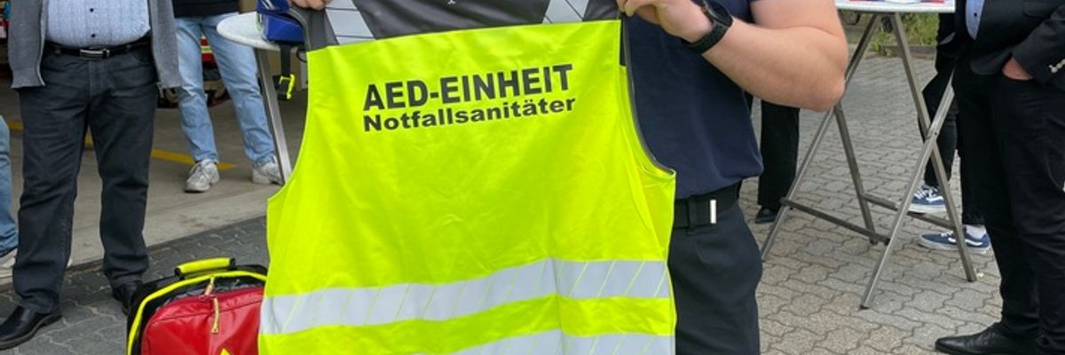 FW Lehrte: Neues AED-Gerät für die Freiwillige Feuerwehr Ahlten - die 2024 gegründete First Responder-Einheit hat sich bewährt