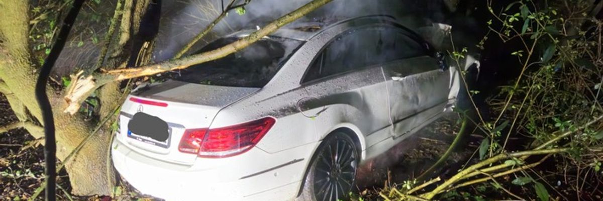 FW Bad Oeynhausen: Verkehrsunfall - Alleinunfall eines PKW