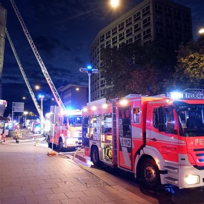 FW Stuttgart: Brand in Dachgeschosswohnung in Stuttgart-West