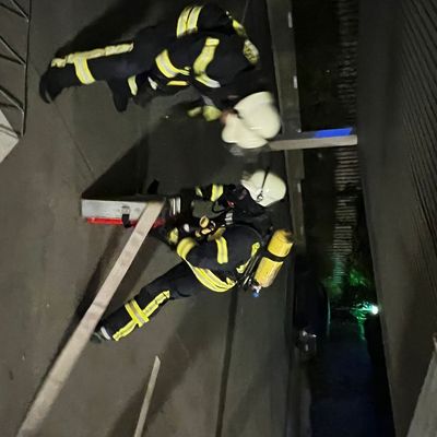 FFW Bergen: Ortsfeuerwehr Bergen übt den Ernstfall: Kellerbrand mit mehreren vermissten Personen