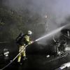 FW-RS: Feuerwehr löscht brennenden LKW