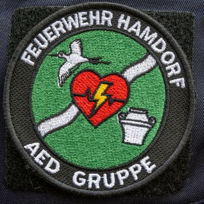 FW-RD: Feuerwehr Hamdorf startet AED-Projekt zur Lebensrettung