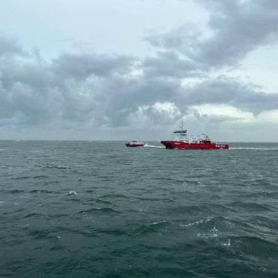 FW Bremerhaven: Schiffsbrandbekämpfungsübung auf der Nordsee