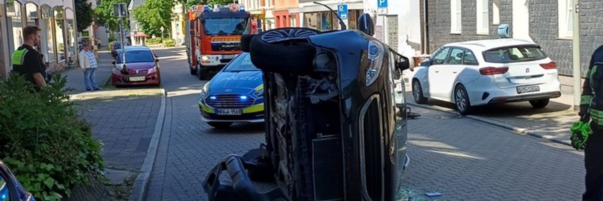 FW-EN: Wetter - Verkehrsunfall im Kreuzungsbereich