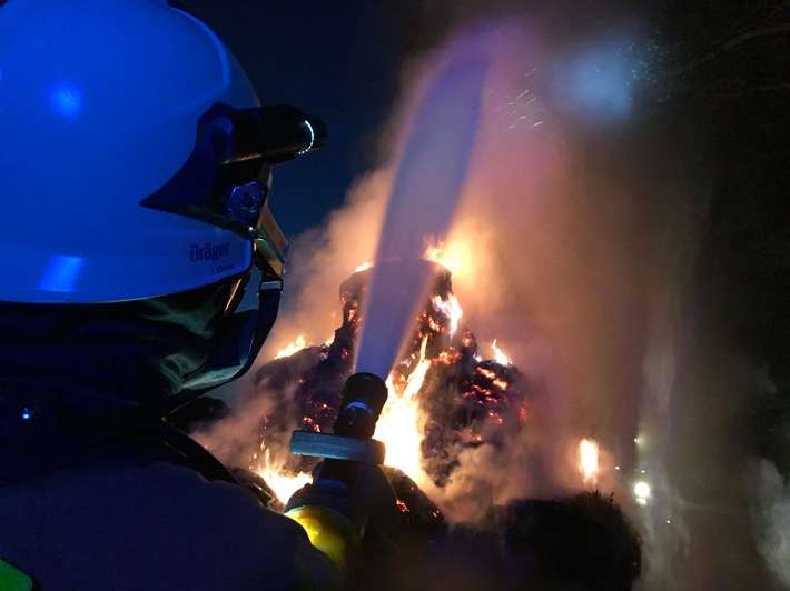 FW-BOT: Gartenlaubenbrand in Bottrop-Eigen