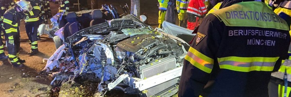 FW-M: Schwerer Verkehrsunfall mit zwei Verletzten (Neuperlach)