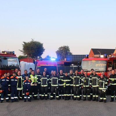 FW-WRN: Übung der Freiwilligen Feuerwehr Werne bei Hölscher Palettenservice