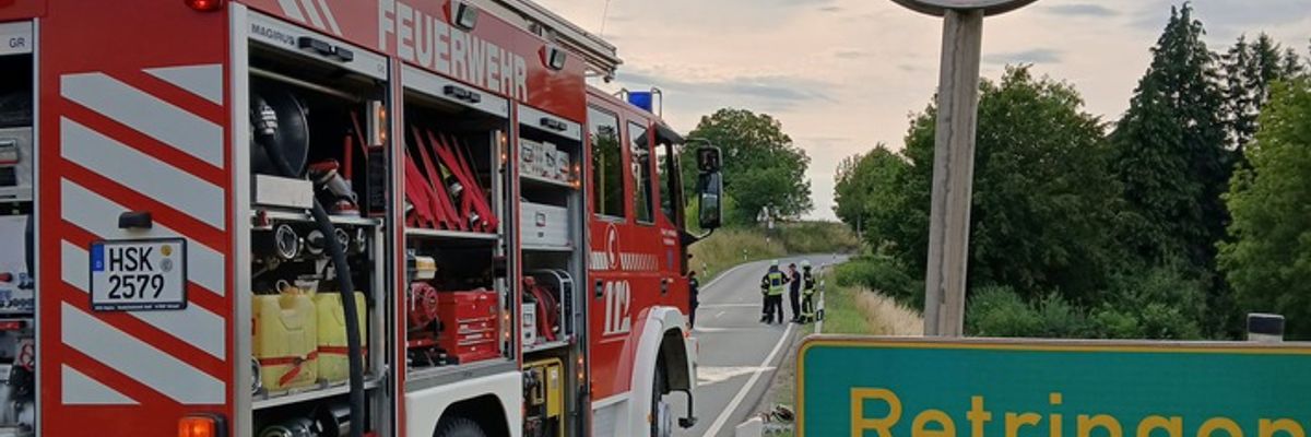 FW-AR: PKW nach Unfall in Vollbrand