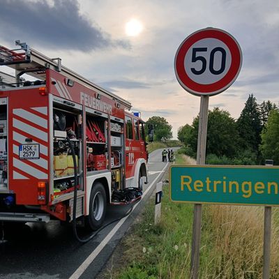 FW-AR: PKW nach Unfall in Vollbrand