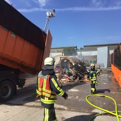 FW-BO: Brand eines Großcontainers im ECO-City-Center Bochum
