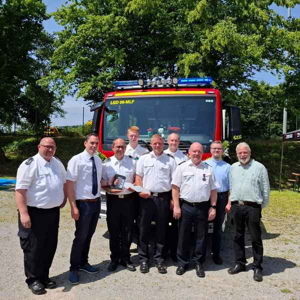 FW Lügde: Feierliche Einweihung und Übergabe des neuen Mittleren Löschfahrzeugs (MLF) in Falkenhagen
