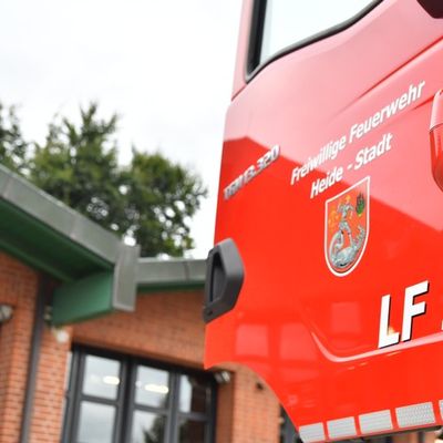 FW Heide: Neues Löschfahrzeug für die Freiwillige Feuerwehr Heide-Stadt in Dienst gestellt