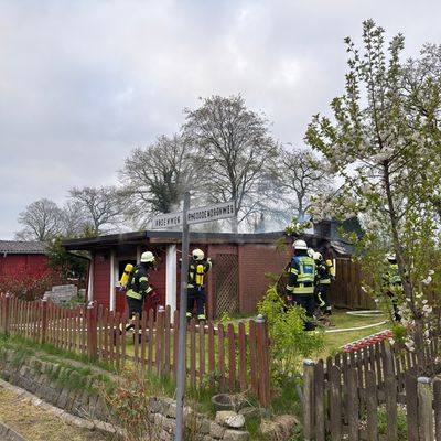 FW-AUR: Parzelle in Flammen