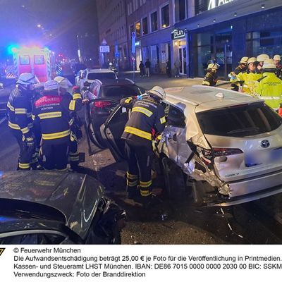 FW-M: Nächtlicher Verkehrsunfall (Altstadt)