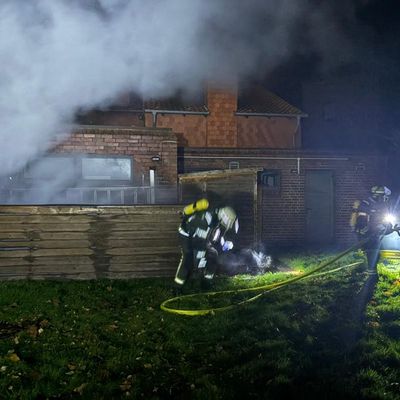FW-WRN: Gebäudebrand in der Wichernstraße