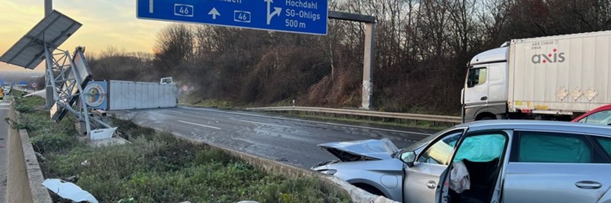 FW-HAAN: Brand eines Gefahrguttransporters auf der A 46 - Warnung für Bereich Mahnert