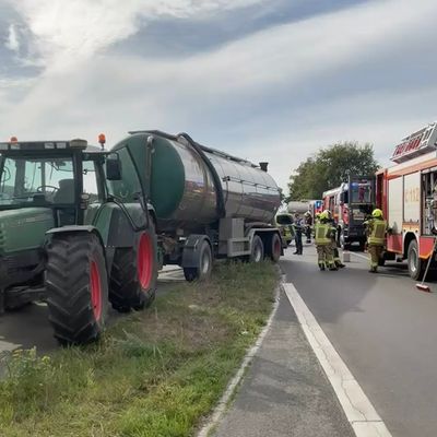 FW Alpen: Unfall mit Traktorgespann in Veen