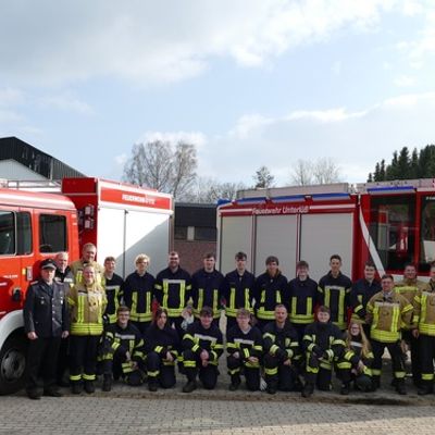 FW Südheide: 16 neue Einsatzkräfte für die Freiwillige Feuerwehr 12 neue Feuerwehrleute aus der Gemeinde Südheide und 4 Mitglieder aus der Gemeinde Faßberg erreichen die "Qualifikationsstufe Einsatzfähigkeit".